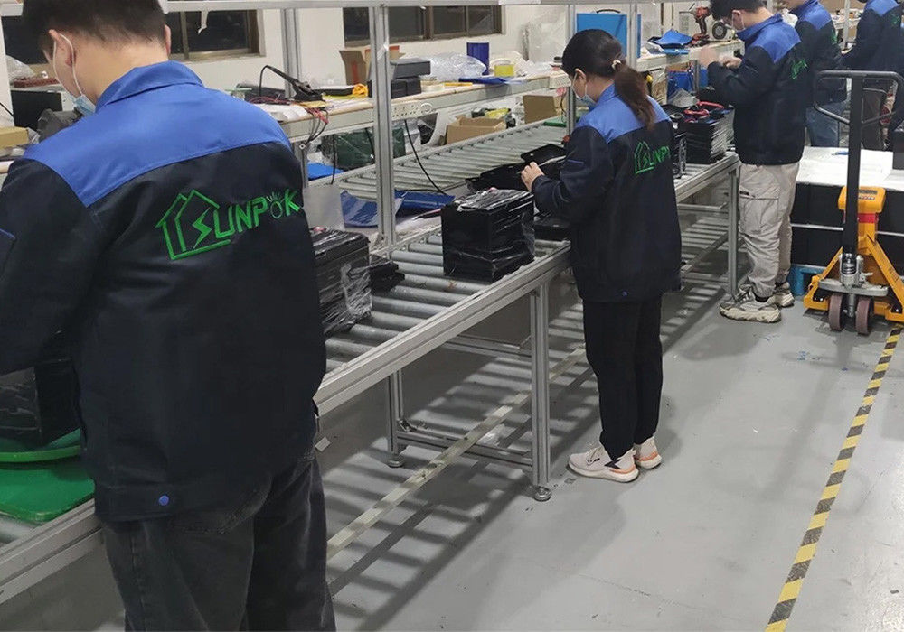 Off -Grid All In One Ess Eu Warehouse Built In 5.12Kwh 50Ah 200Ah 100Ah 51.2V 5kw Inverter  Battery